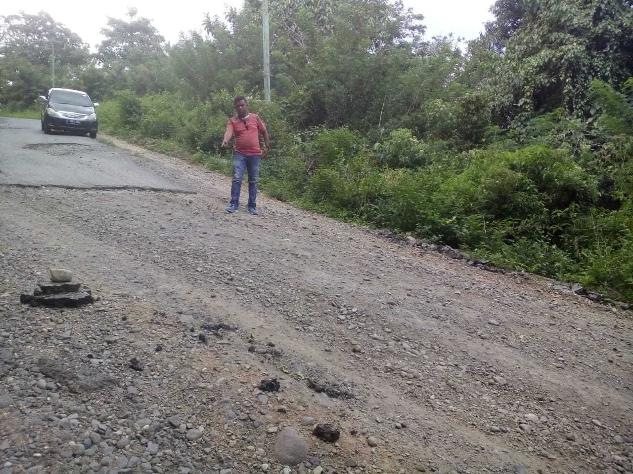 Ruas Jalan Nangaba-Pemo Ende Rusak Berat, Usia Pengerjaan Belum Sampai 5 Tahun