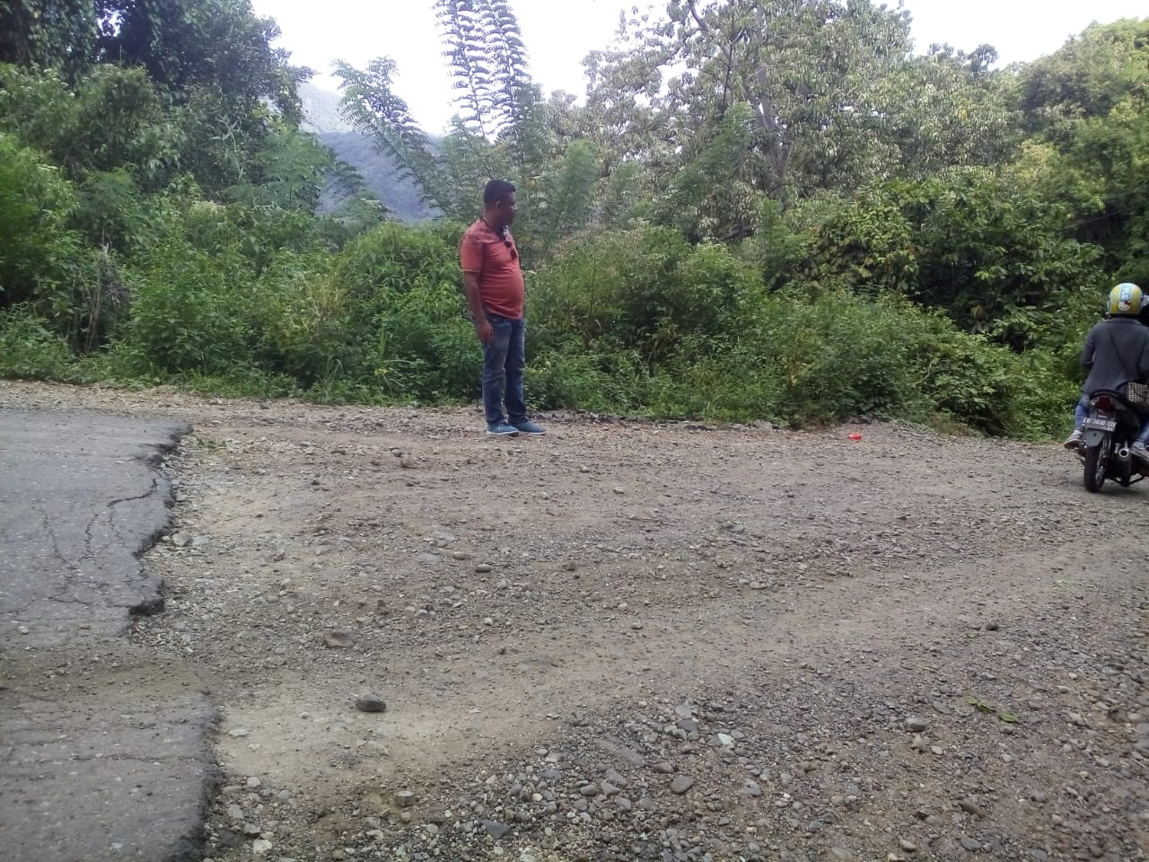 Soal jalan Nagaba Pemo yang rusak,  Kadis PU Ende  Tak Mau temui Wartawan