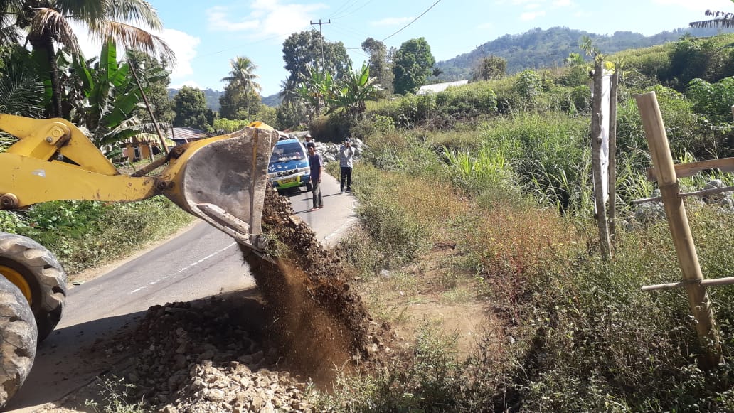 Respon Keluhan Masyarakat, Kepala Balai PJN X Kupang Tinjau Jalan Ende-Detusoko