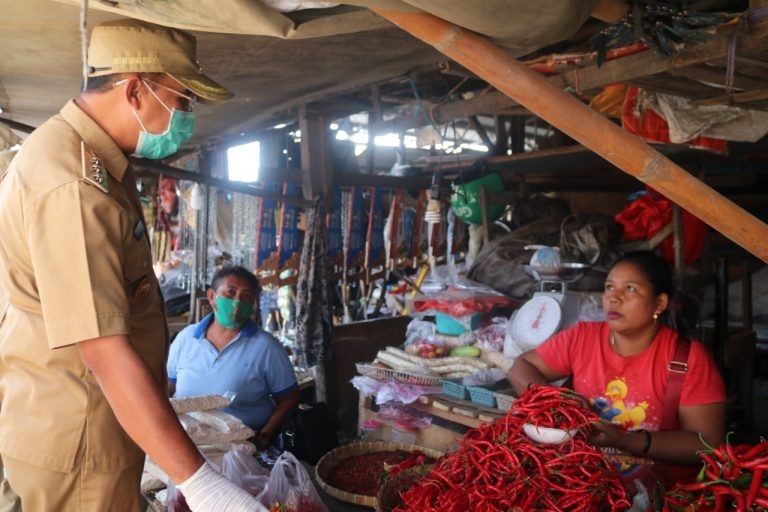 Walikota Kupang Tinjau  Harga Barang  di Pasar Naikoten I