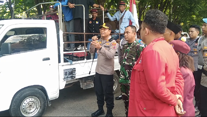 Temui Massa Aksi, AKBP Eka Putra Ajak Seluruh Lapisan Masyarakat Jaga Keamanan