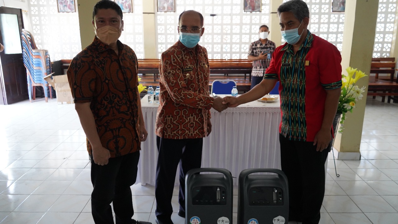 Wali Kota Serahkan Bantuan Perangkat Konsentrator Oksigen  di  Lokasi ini