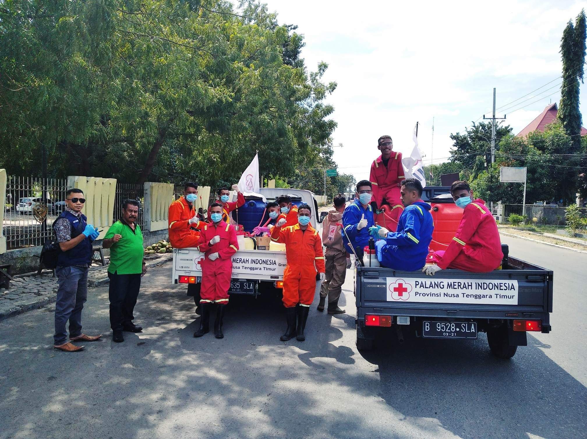 Jelang New Normal, Tim Gugus Disinfeksi Sarana Prasarana Pemerintah NTT Lakukan Penyemprotan 