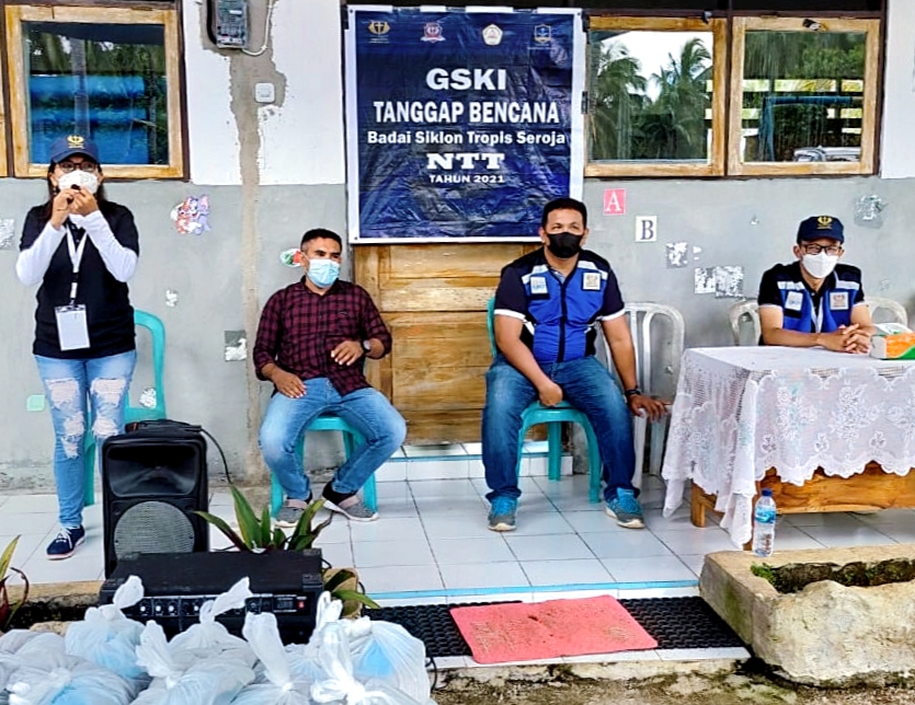 Sinode GSKI Salurkan Berbagai Bantuan Untuk Korban Seroja Di Rote Ndao