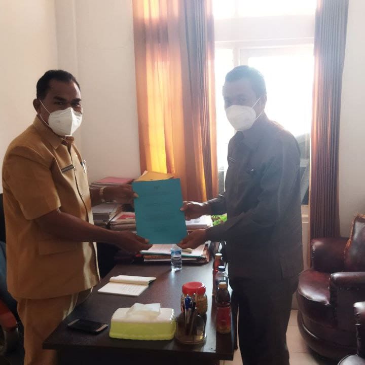 Ombudsman RI Menyerahkan LAHP Pemberhentian 23 Orang Perangkat Desa Rabasa Haerain, Malaka, NTT 
