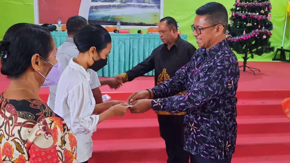 UNIPA Serahkan Beasiswa Prestasi Dari Kemendikbud Kepada 150 Mahasiswa
