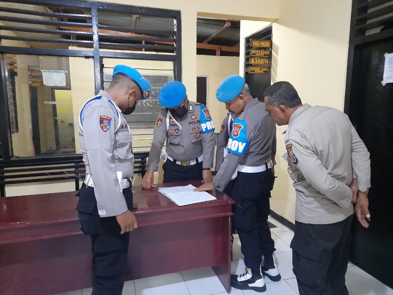 Kasi Propam Polres Ende Bersama Anggotanya Sidak di Sejumlah Polsek 
