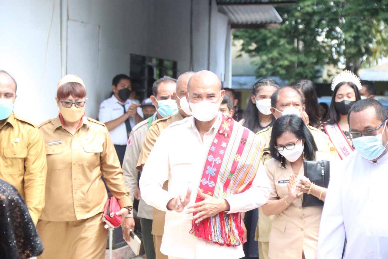 Kunjungi SMPK St. Yoseph Kupang, Gubernur NTT Beri Motivasi Siswa Terus Berprestasi 