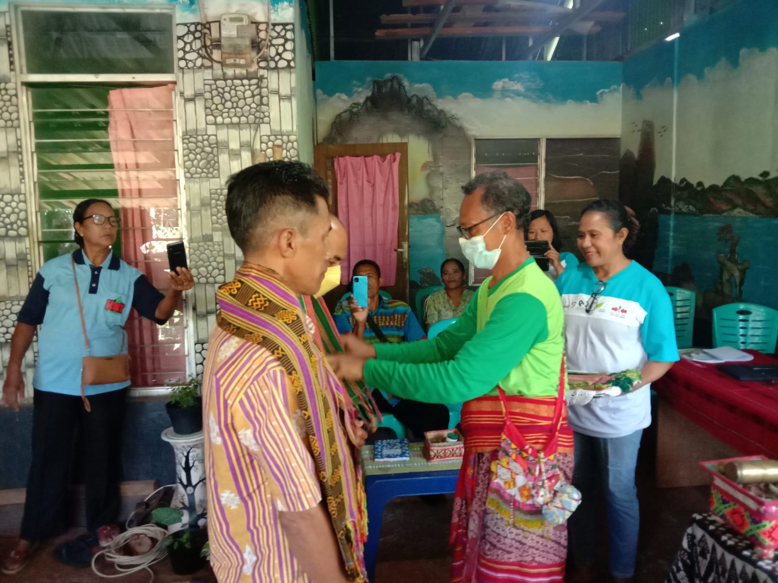 Kelompok Tani dan Penyuluh Dari SBD Study Banding di TTS