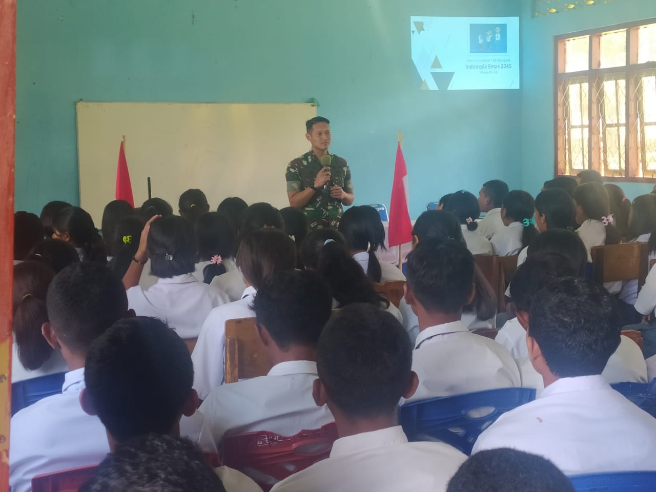 Dandim 1612 Manggarai Bawakan Materi Wawasan Kebangsaan di SMAK St.Arnoldus Mukun 