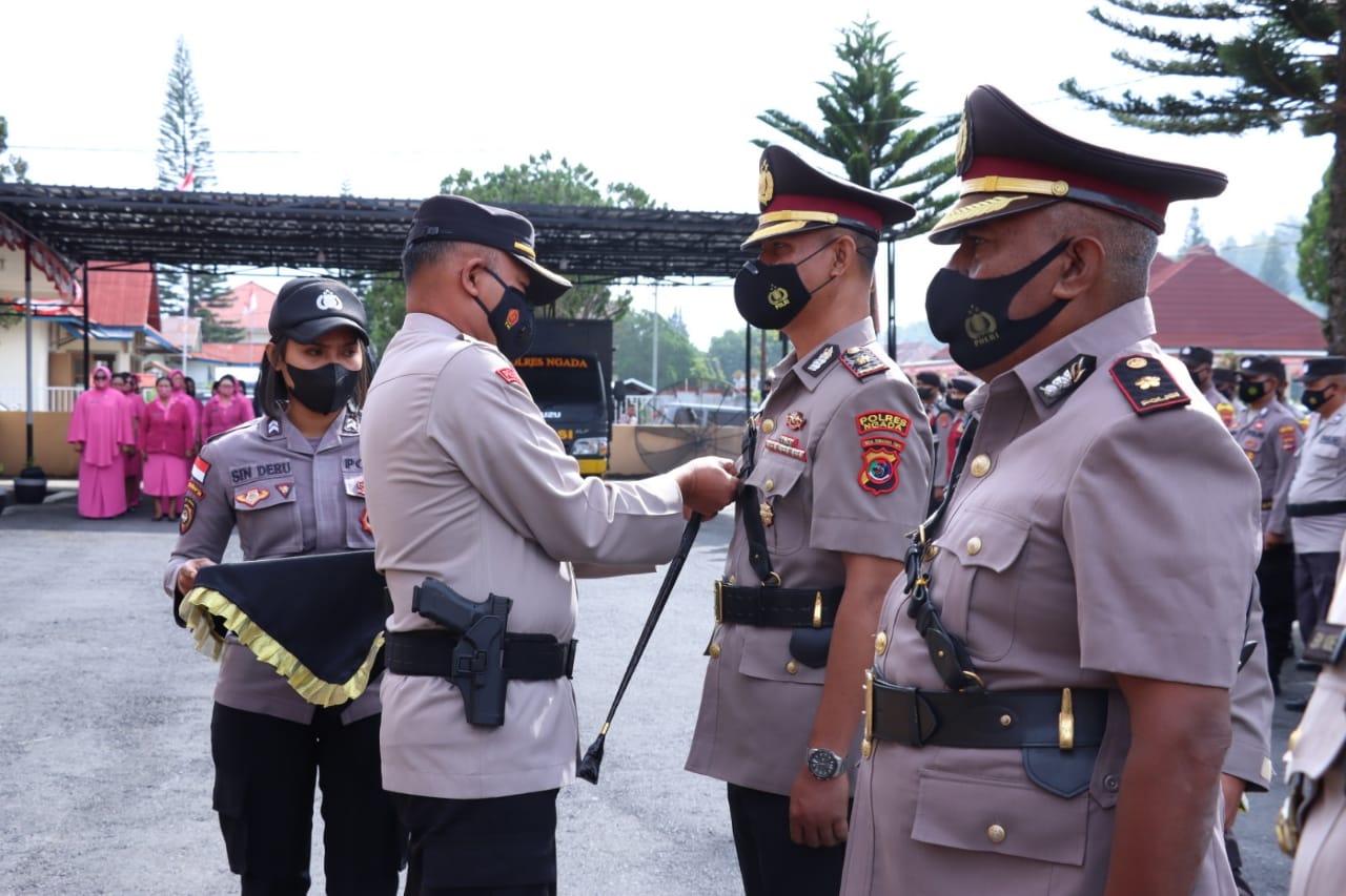 Serah Terima Jabatan Waka Polres Ngada dan Kabag SDM