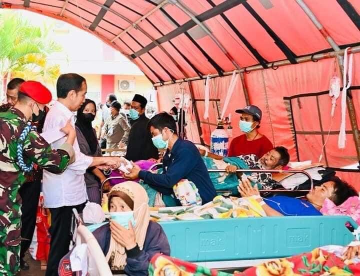 Kunjungi RSUD Sayang Cianjur, Presiden Pastikan Pasien Korban Gempa Ditangani Baik