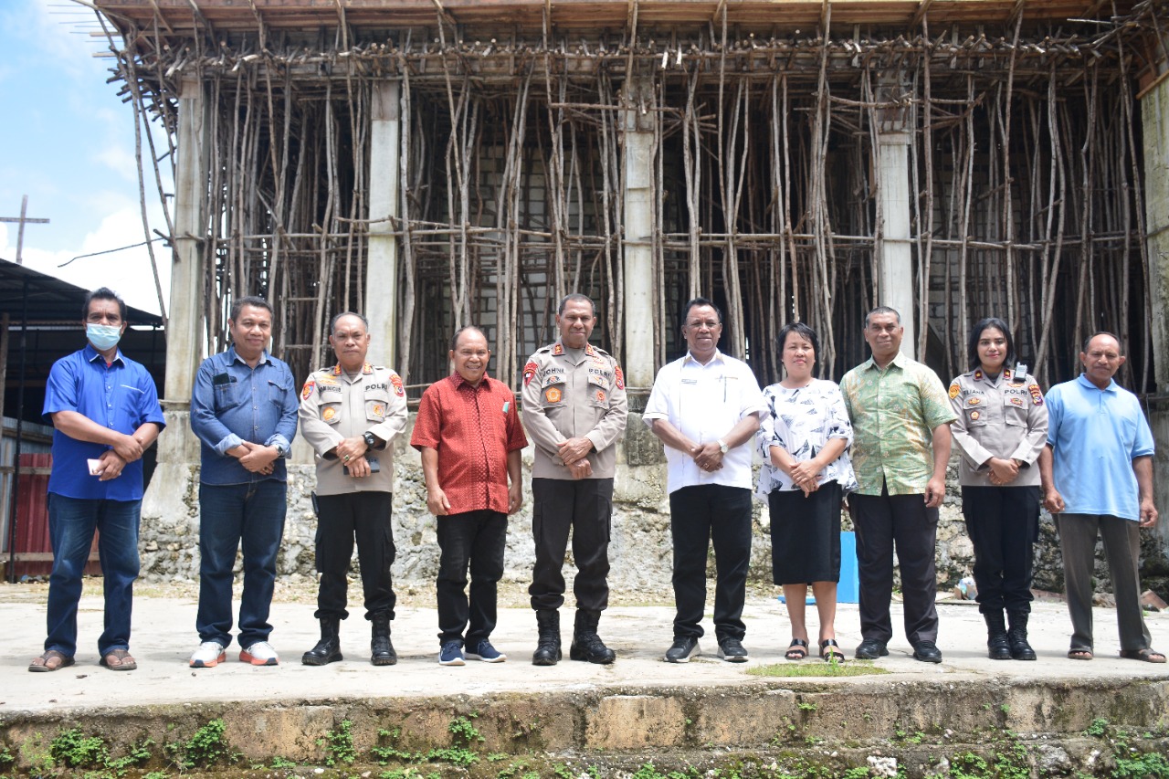 Berbagi Bersama, Kapolda NTT Beri Sumbangan Untuk Pembangunan Dua Gereja di Kota Kupang