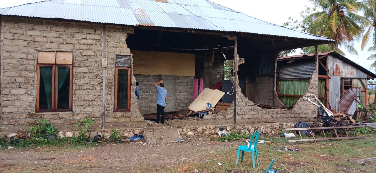 Breaking News, Hujan Badai Di Belu Bawa Dampak Kerusakan Bagi Rumah Milik Warga Di Desa Leuntolu