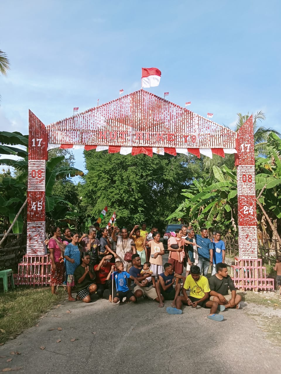 Perdana, Jelang  HUT RI Ke-79 Desa Taaba Bangun Gapura Di Setiap Dusun