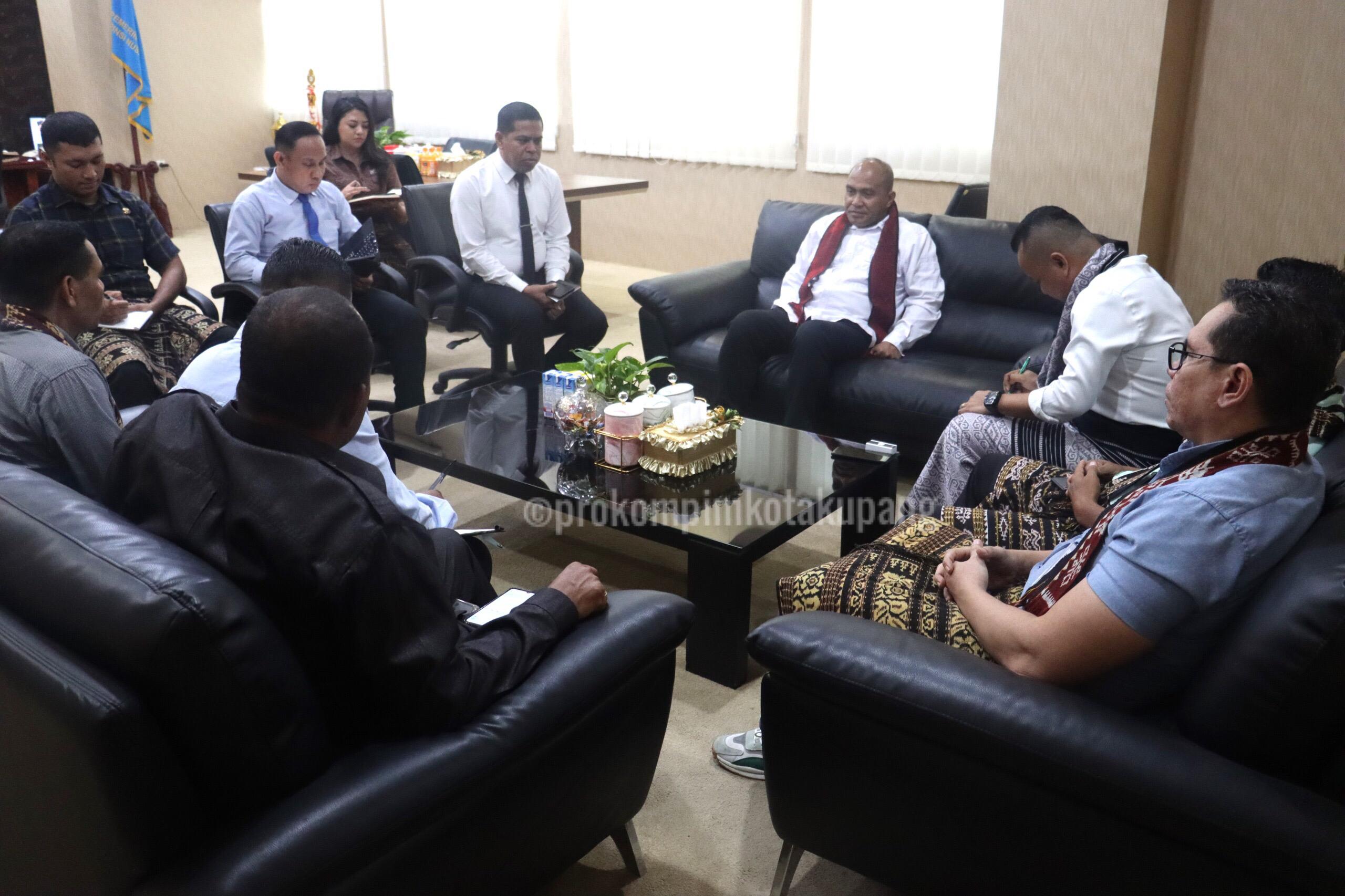 Pj. Walikota Kupang Dukung 7 Kelurahan Jadi Role Model Penanganan Sampah