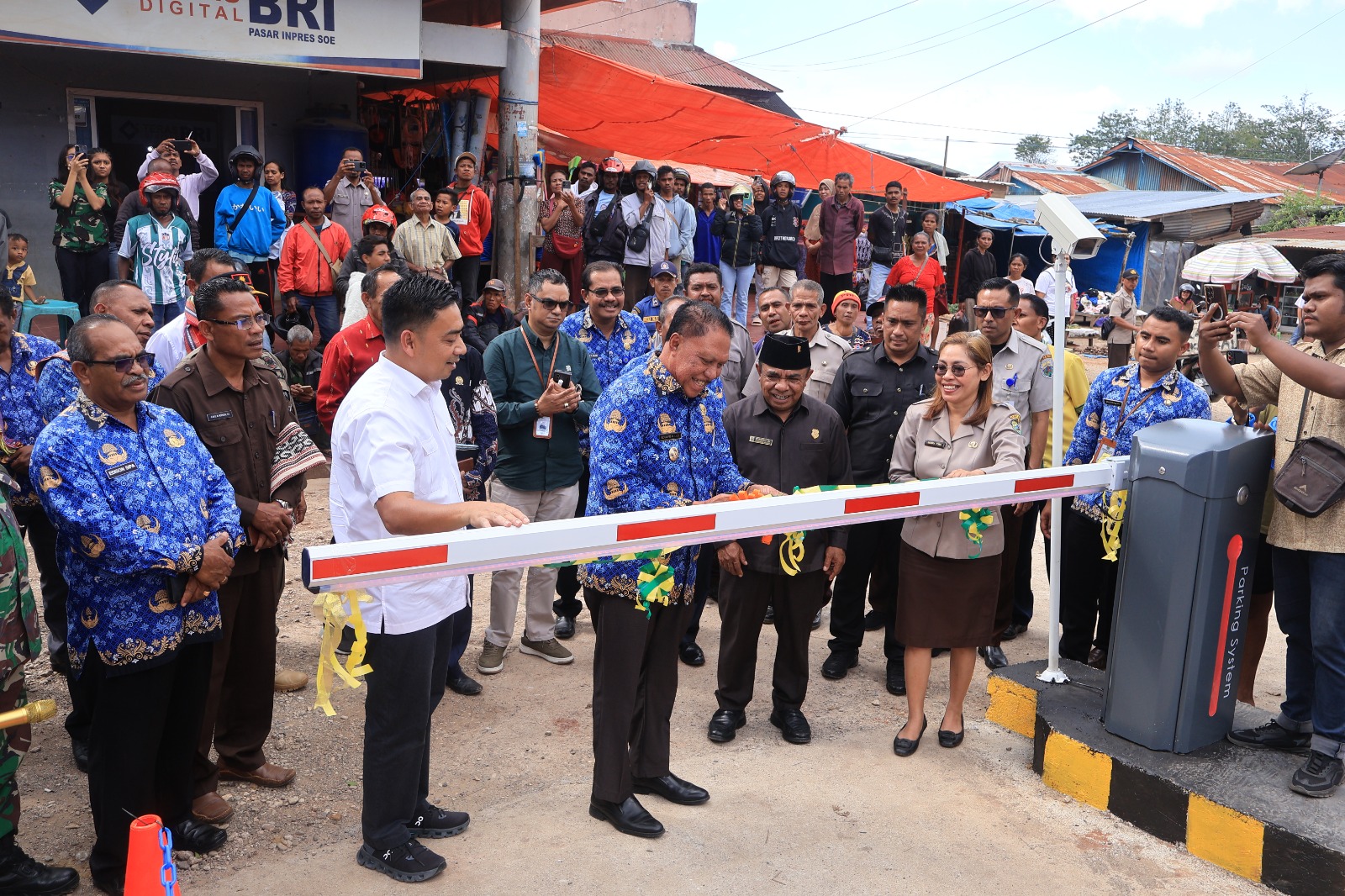 E-Parking Pasar Inpres Diluncurkan, Bupati TTS : Kita Harus Berani Memulai
