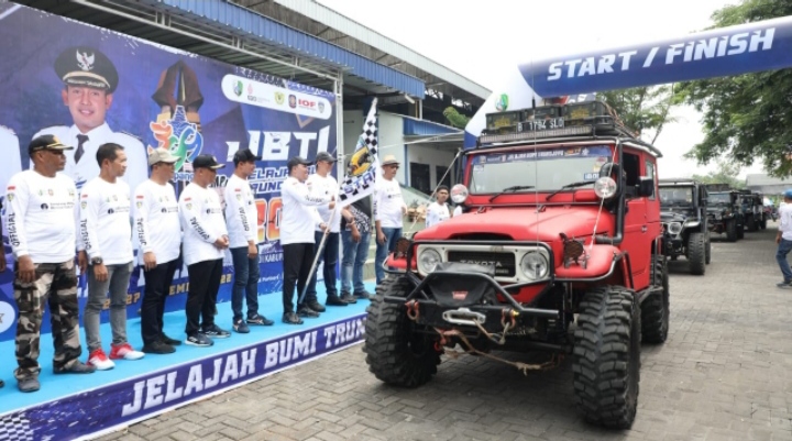 Sambut Hari Jadi ke 399, Bupati dan Wabup Sampang Lepas Peserta Offroad