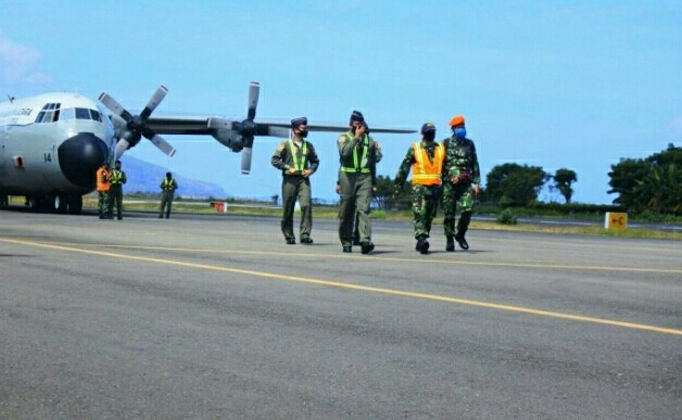 Pesawat Hercules Tipe A.1314 Milik TNI AU Mendarat di Bandara Haji Hasan Aroebosman Ende, 