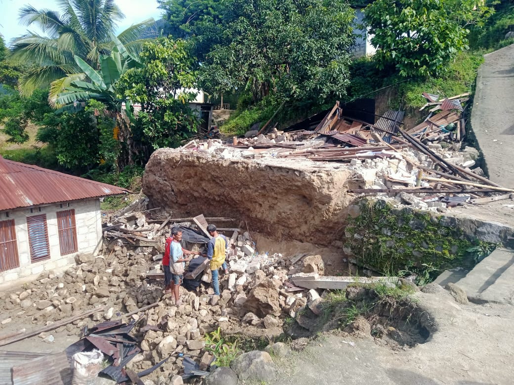 Diterjang Hujan Deras, Satu Rumah Warga di Desa Bu Utara- Sikka Ambruk