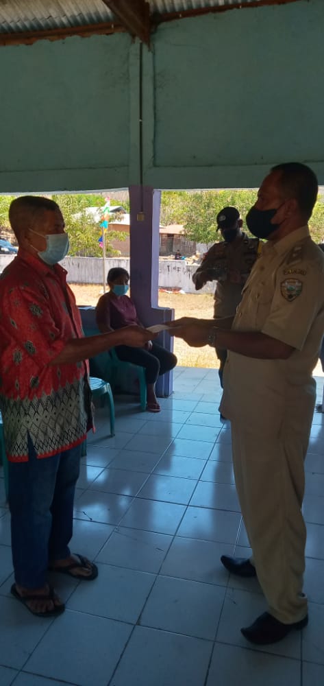 160 KK Desa Tou Timur di  Ende  Terima BLT