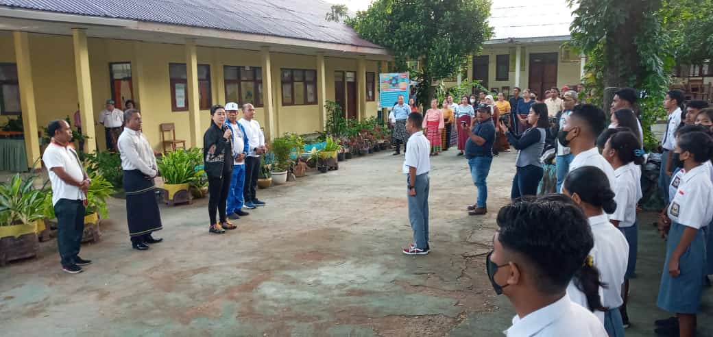 Dukung Sekolah Jam 5:30, Julie Laiskodat Kunjungi SMAN 6 Kota Kupang 